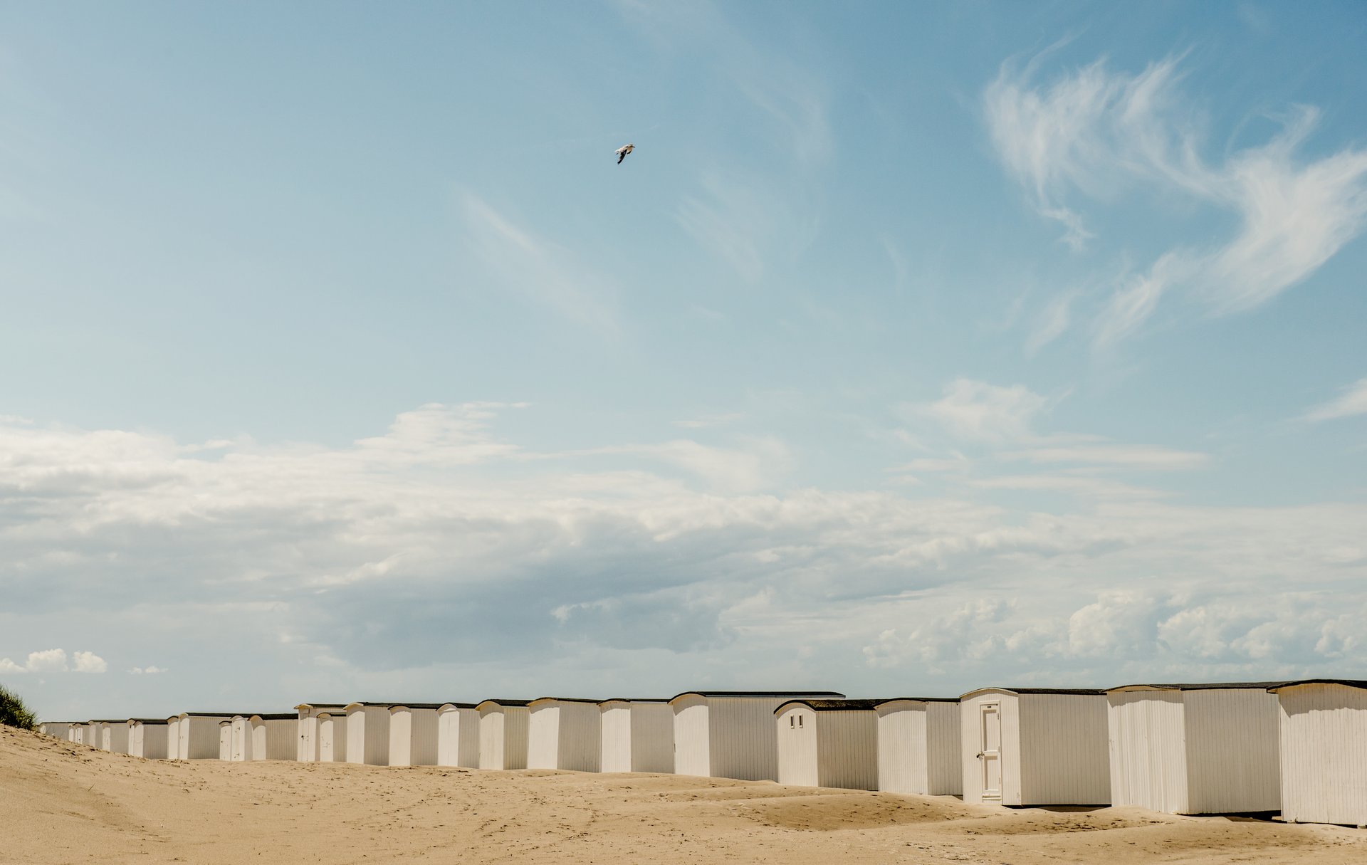 Foto af badehusene på Løkken strand