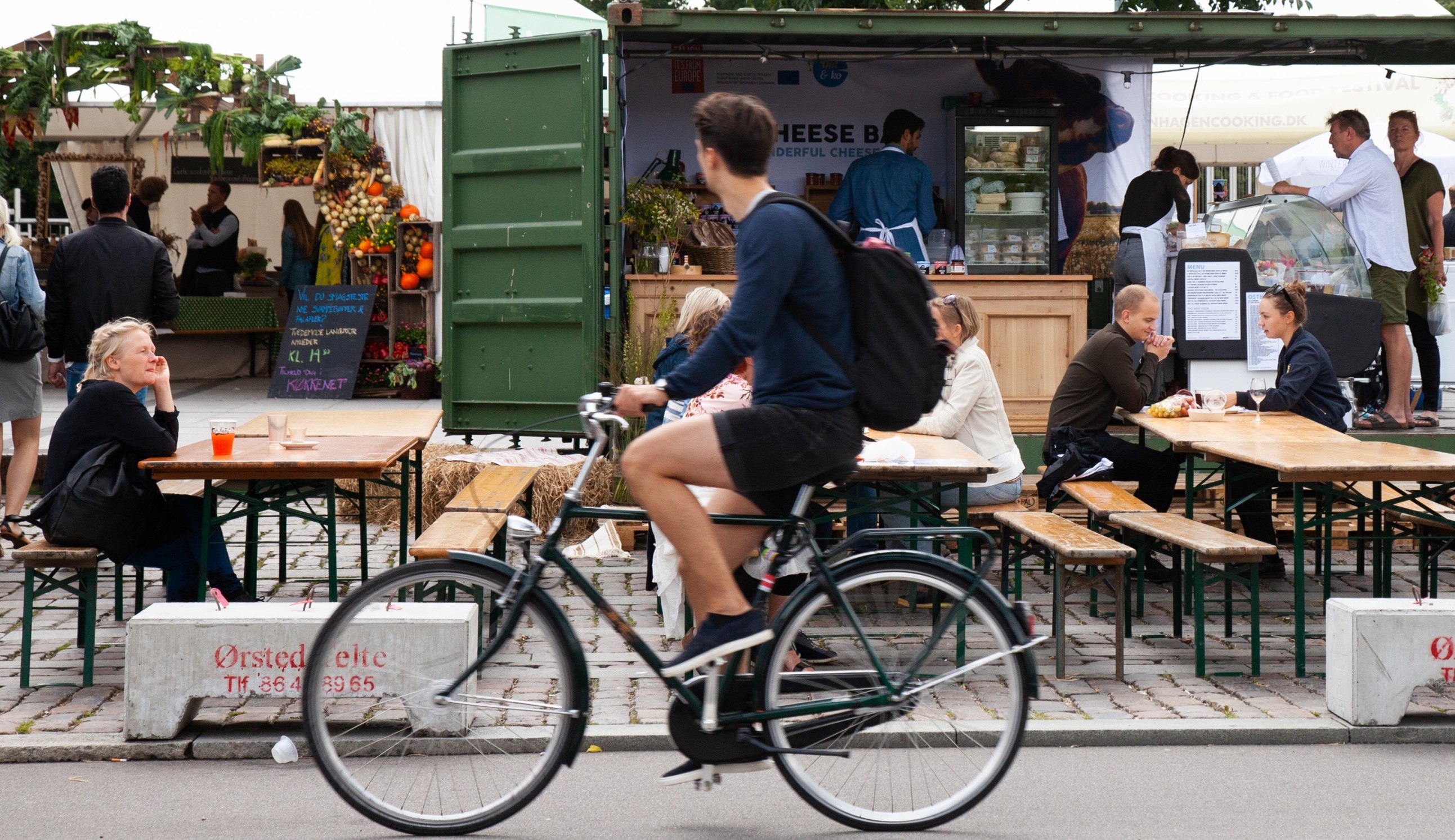 biking-past-street-food-in-copenhagen_©Kim Wyon