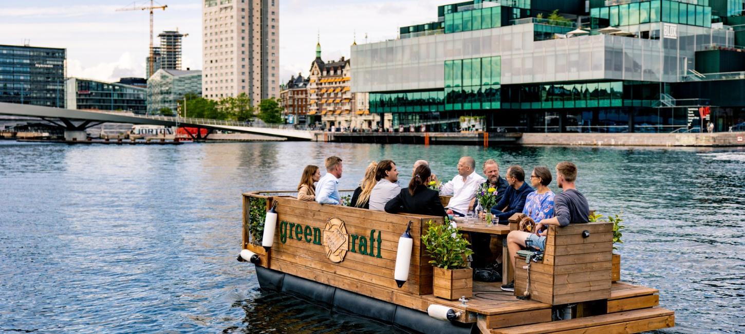 Sejlende raft i Københavns kanal
